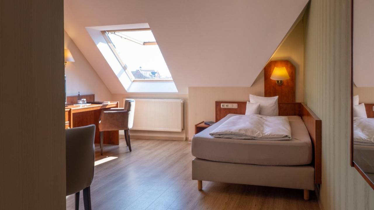 Hotel Am Uenglinger Tor Stendal Exteriör bild